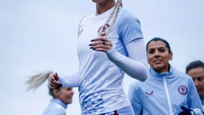 Shortly after Rachel Daly's devastating Nations League experience, Alisha Lehmann, an Aston Villa teammate, writes her a special birthday card that reads, "I love you always, my G."