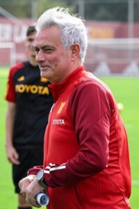 Mourinho is in negotiations to extend his contract with Roma as Newcastle approaches