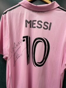 Ukraine’s Commander-in-Chief sees gift from Messi