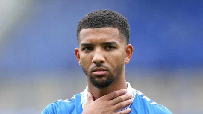 As Sheffield United attempts to acquire the pair, Everton is prepared to accept Mason Holgate's offer.