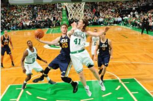 Former Celtics guard draws praise from Pacers teammates-report