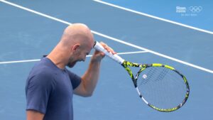 Tennis player had a breakdown, smashing his racket on his own head and bleeding profusely