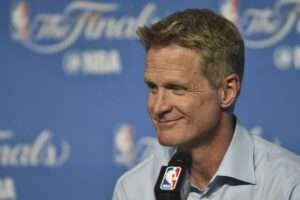 Kerr jokingly trolls Brown's viral presser before Warriors game